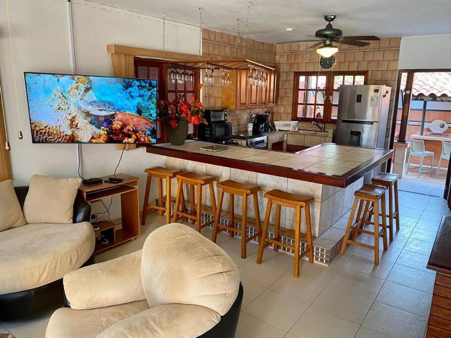 3-Bedroom Villa With A Jacuzzi Noord Exterior photo